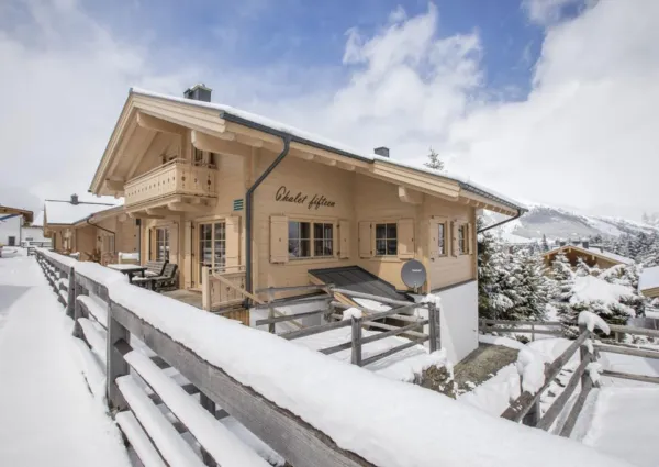 0001 HKR Chalet Fifteen winter 1