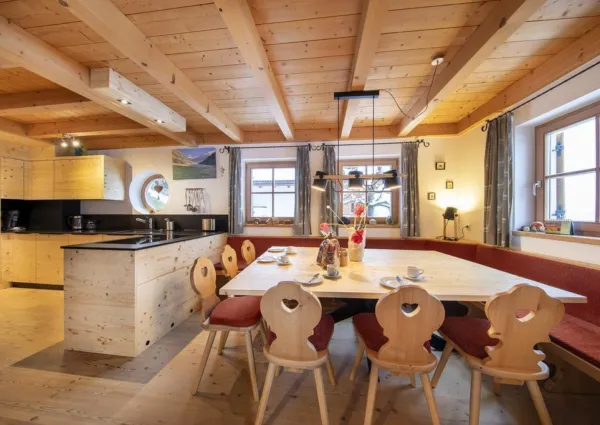 0009 Wald Sonnenwende 010 eetkamer