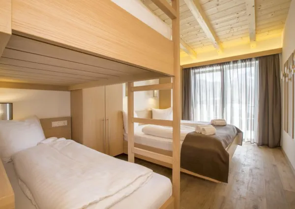 0011 MA Suite 8 10